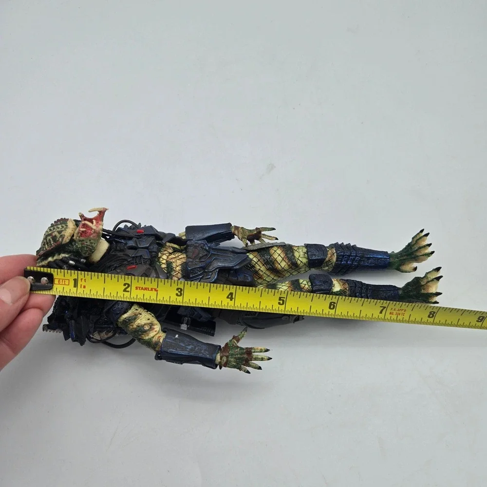 NECA Fugitive Predator Action Figure 8